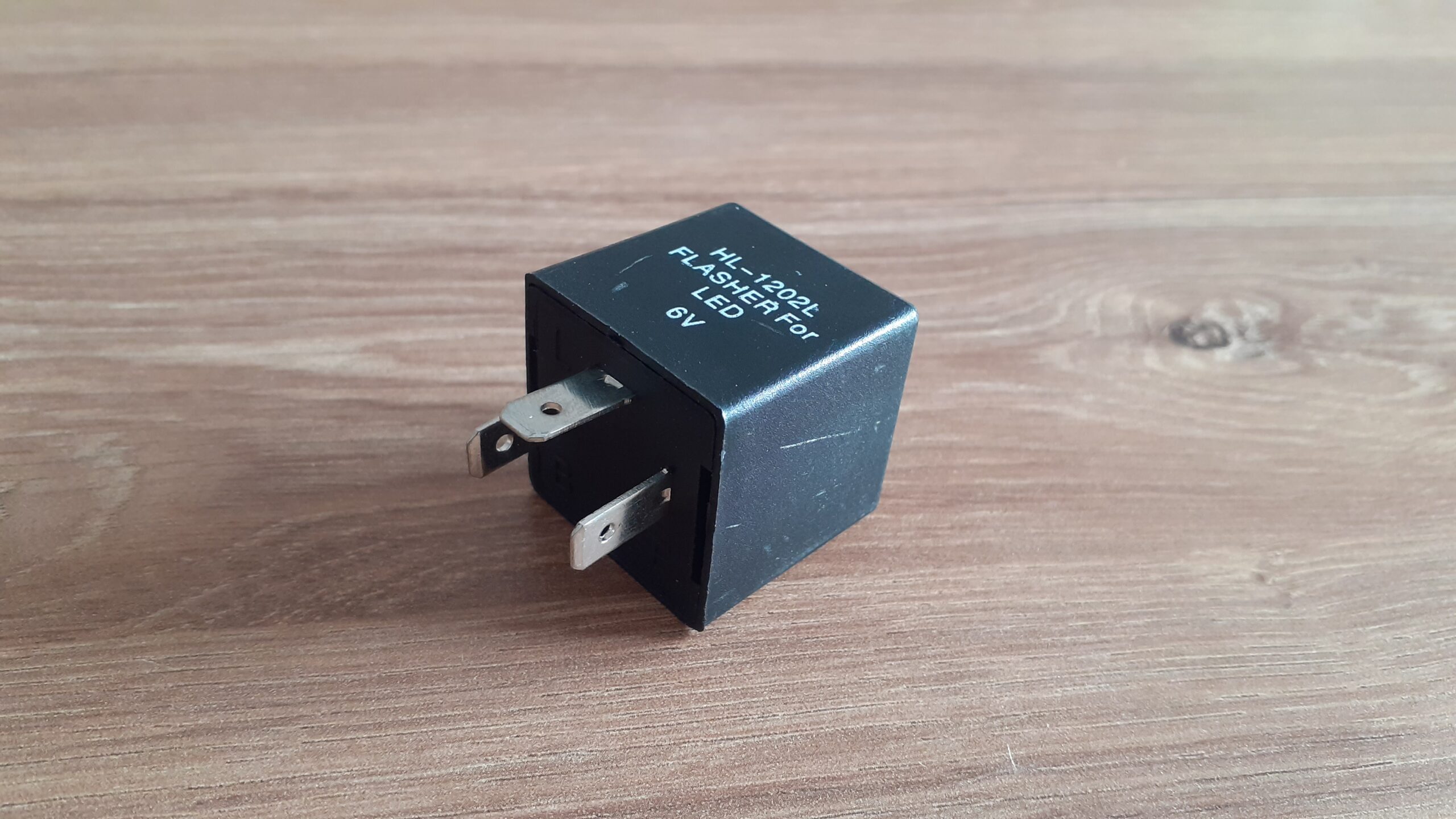 Blinkrelais 12V, elektronisch (Anschluss für orig. 3pol. Mini-  Systemstecker, lastunabhängig - für LED-Blinker geeignet, schraubbar)